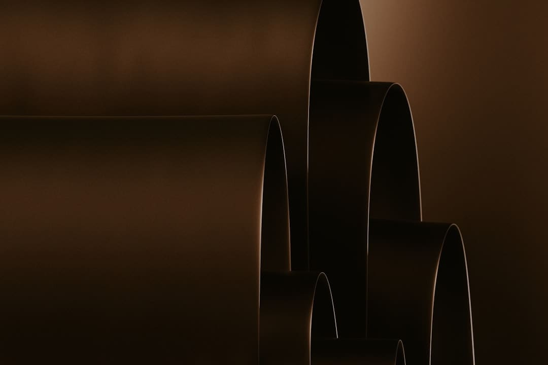 电影《东极岛》上映的含义是什么？